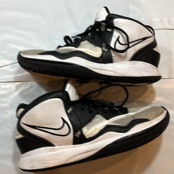 Nike Kyrie Infinity Panda Men's Size 6 Black White Sneaker DO9616-100 high tops - Picture 1 of 12